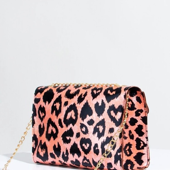 NWT Heart print | cheetah print SHEIN gold chain pink | black crossbody bag - Picture 4 of 8
